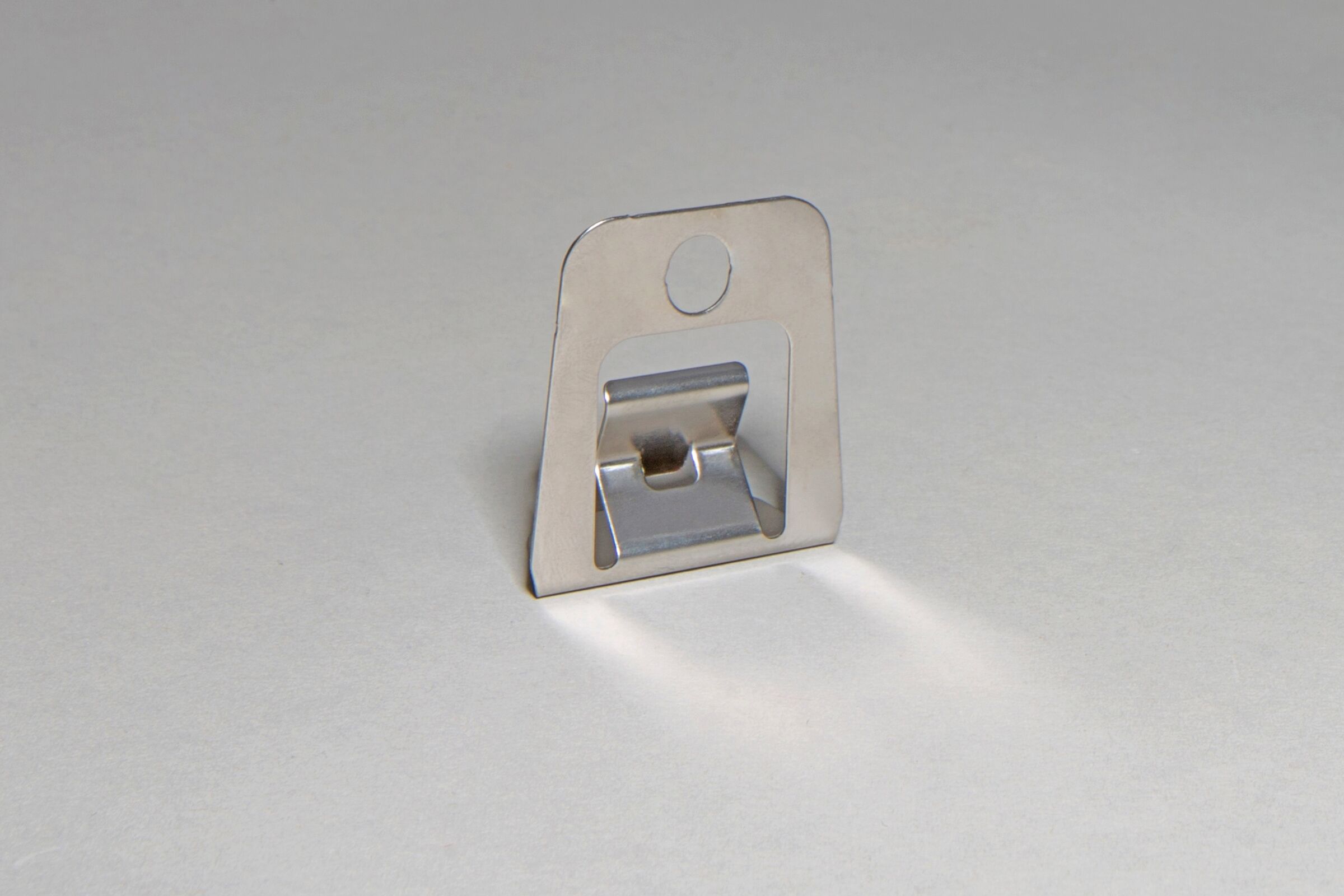 Montage Clip zum Schrauben und Dübeln